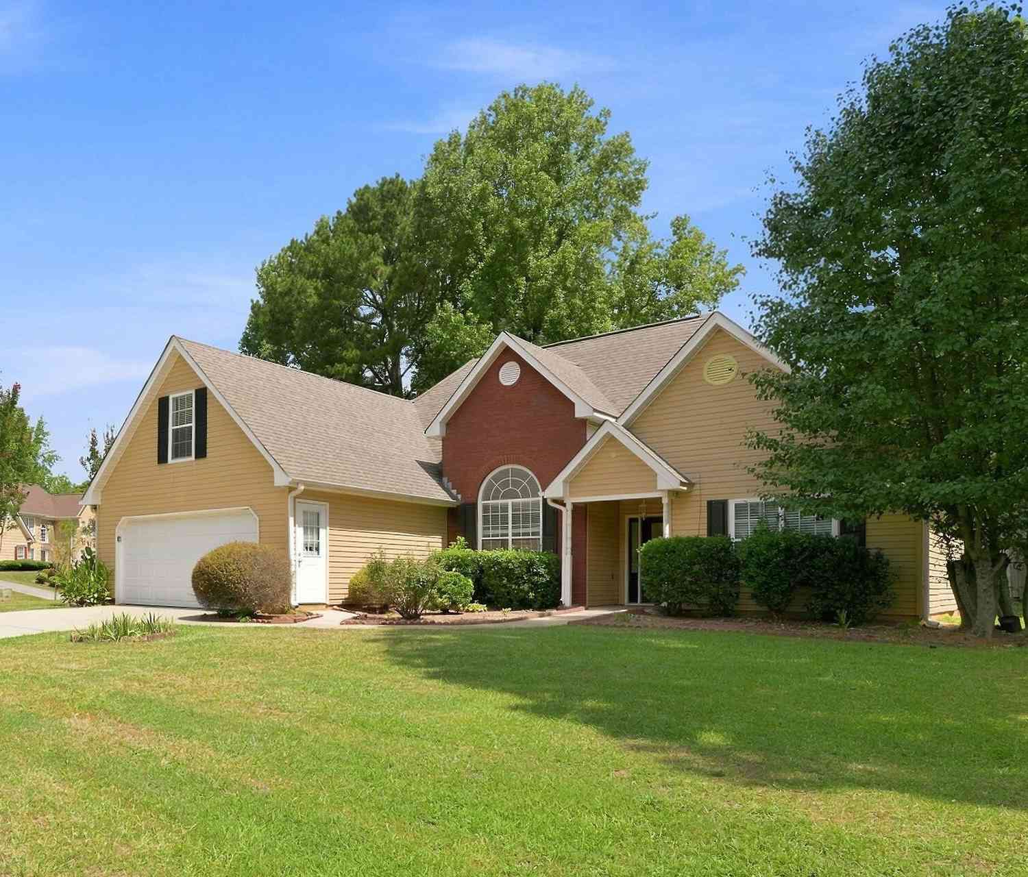 Homes For Sale - 4304 Talmadge Trace<br/> Snellville, GA 30039