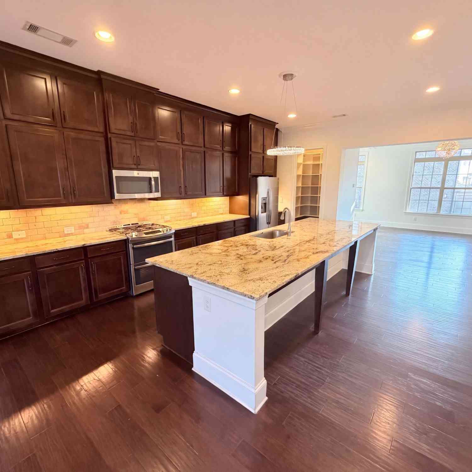 Townhouse For Sale - 2256 Royal Vineyard Lane SE<br/> Smyrna, GA 30080