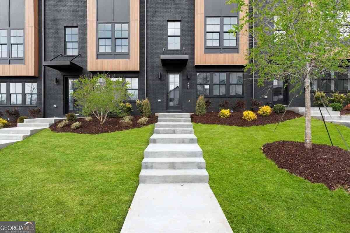 Townhouse For Sale - 443 Mezzo Lane #94<br/> Alpharetta, GA 30009