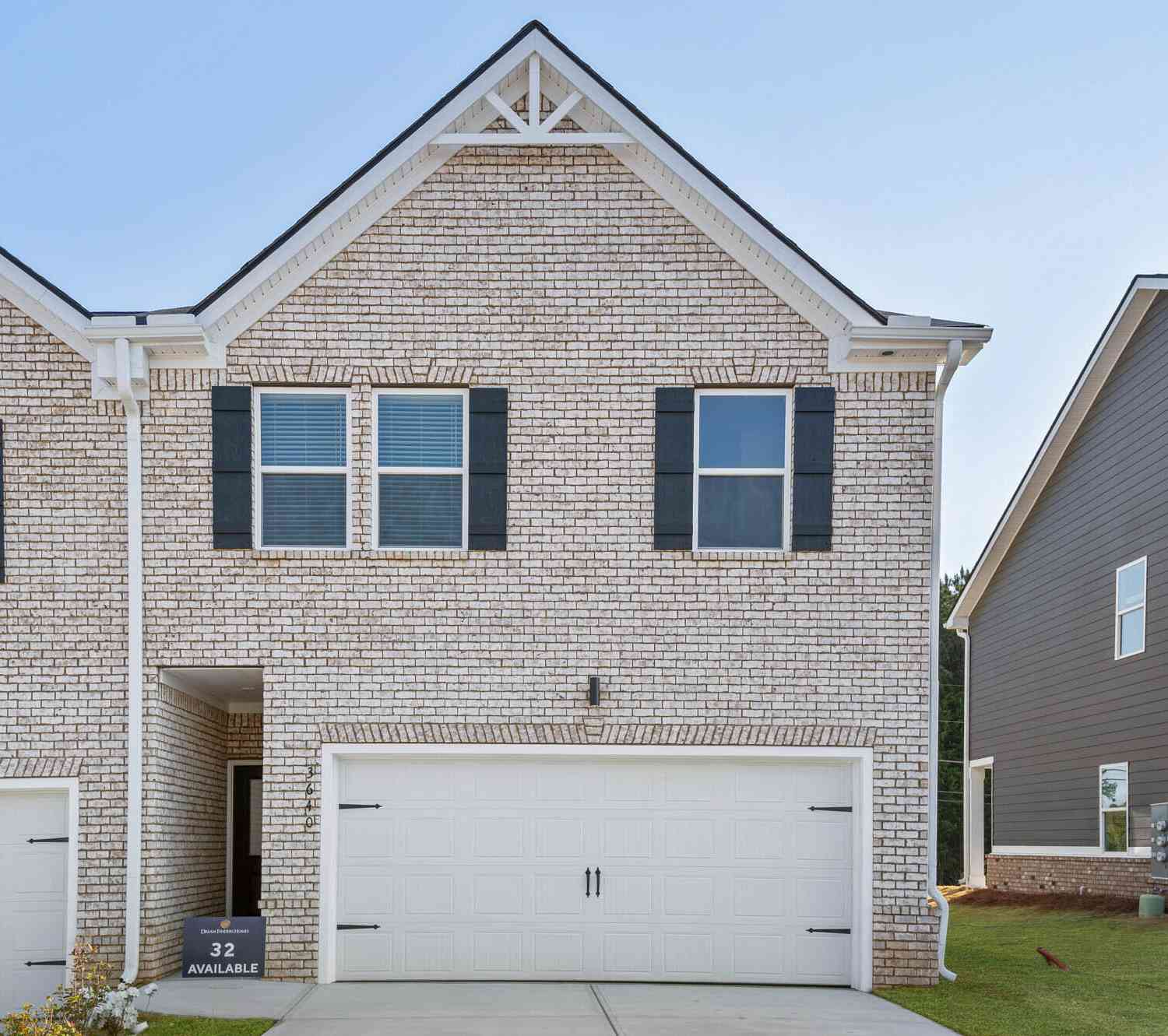 Townhouse For Sale - 3664 Parkway James Drive<br/> Snellville, GA 30039