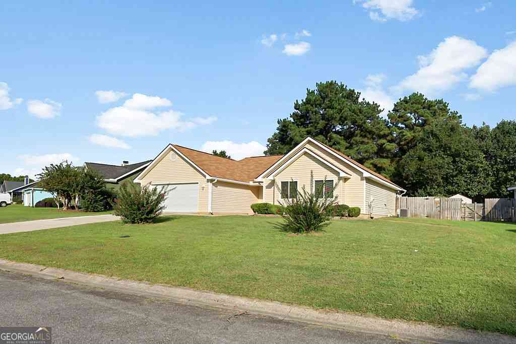 Homes For Sale - 731 Gateway Drive<br/> Bonaire, GA 31005