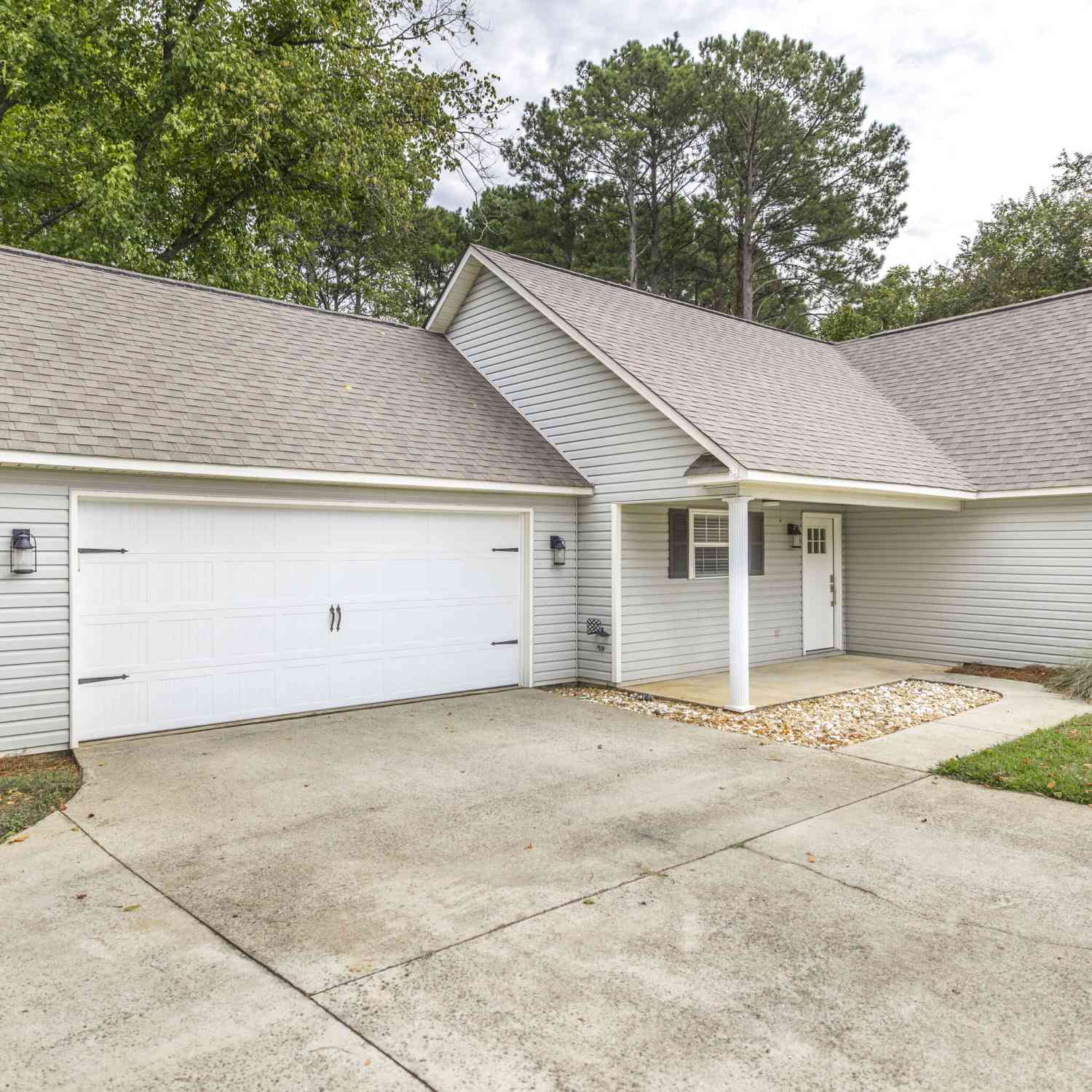 Homes For Sale - 221 Muirfield Lane<br/> Houston County, Byron, GA 31008