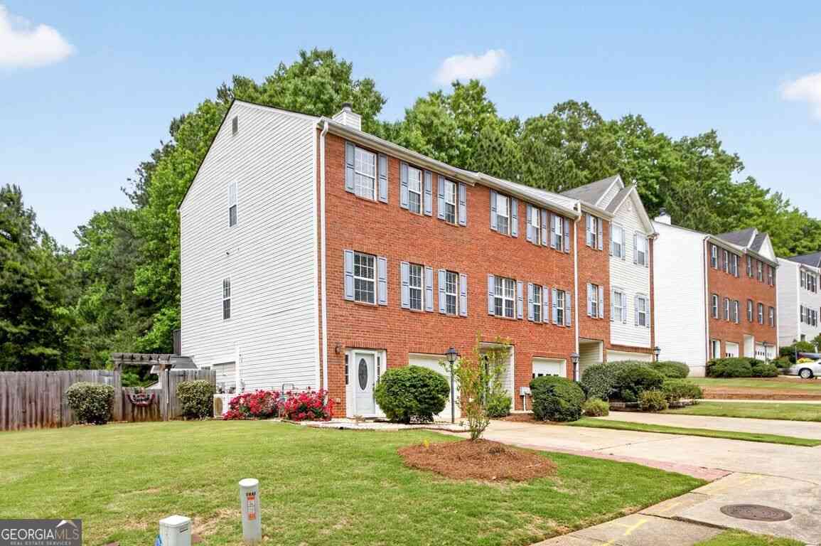 Townhouse For Sale - 2484 Stonegate Drive NW<br/> Acworth, GA 30101