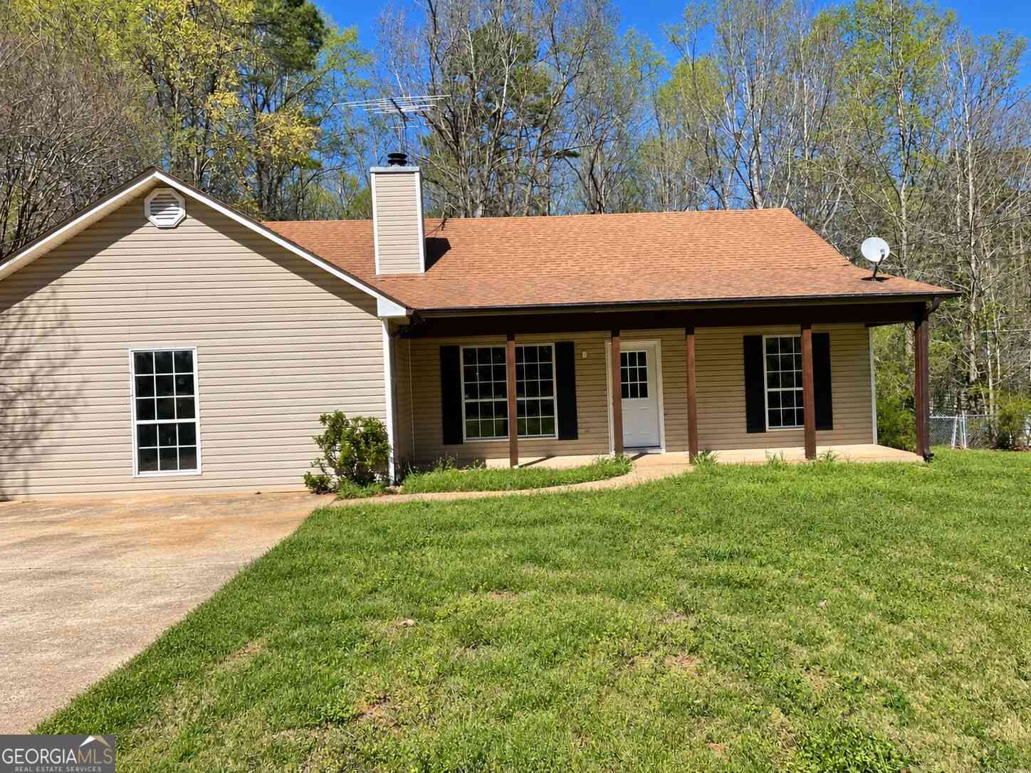 Homes For Sale - 440 E Country Woods Drive<br/> Covington, GA 30016