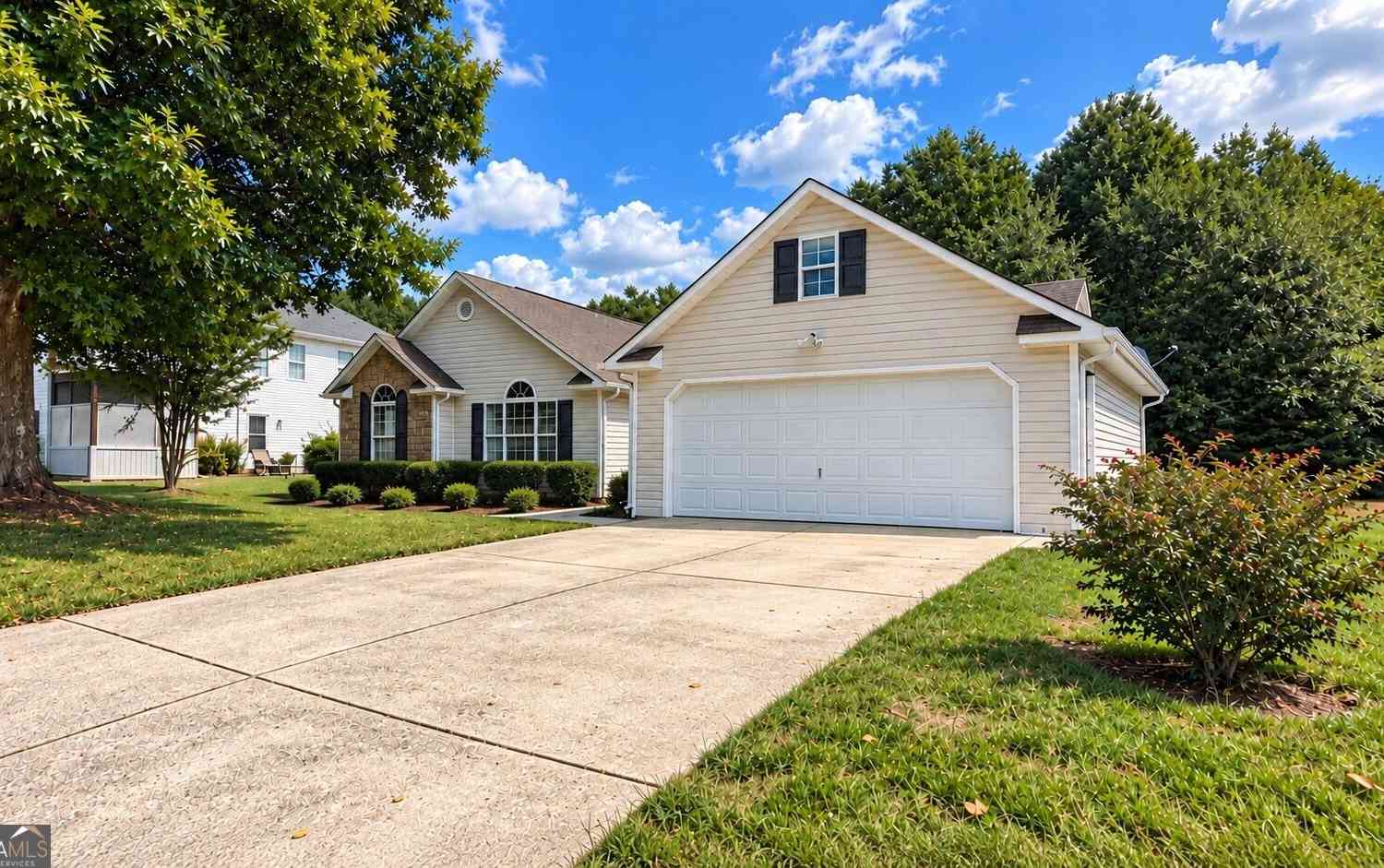 Homes For Sale - 6330 Queensdale Drive<br/> Douglasville, GA 30135