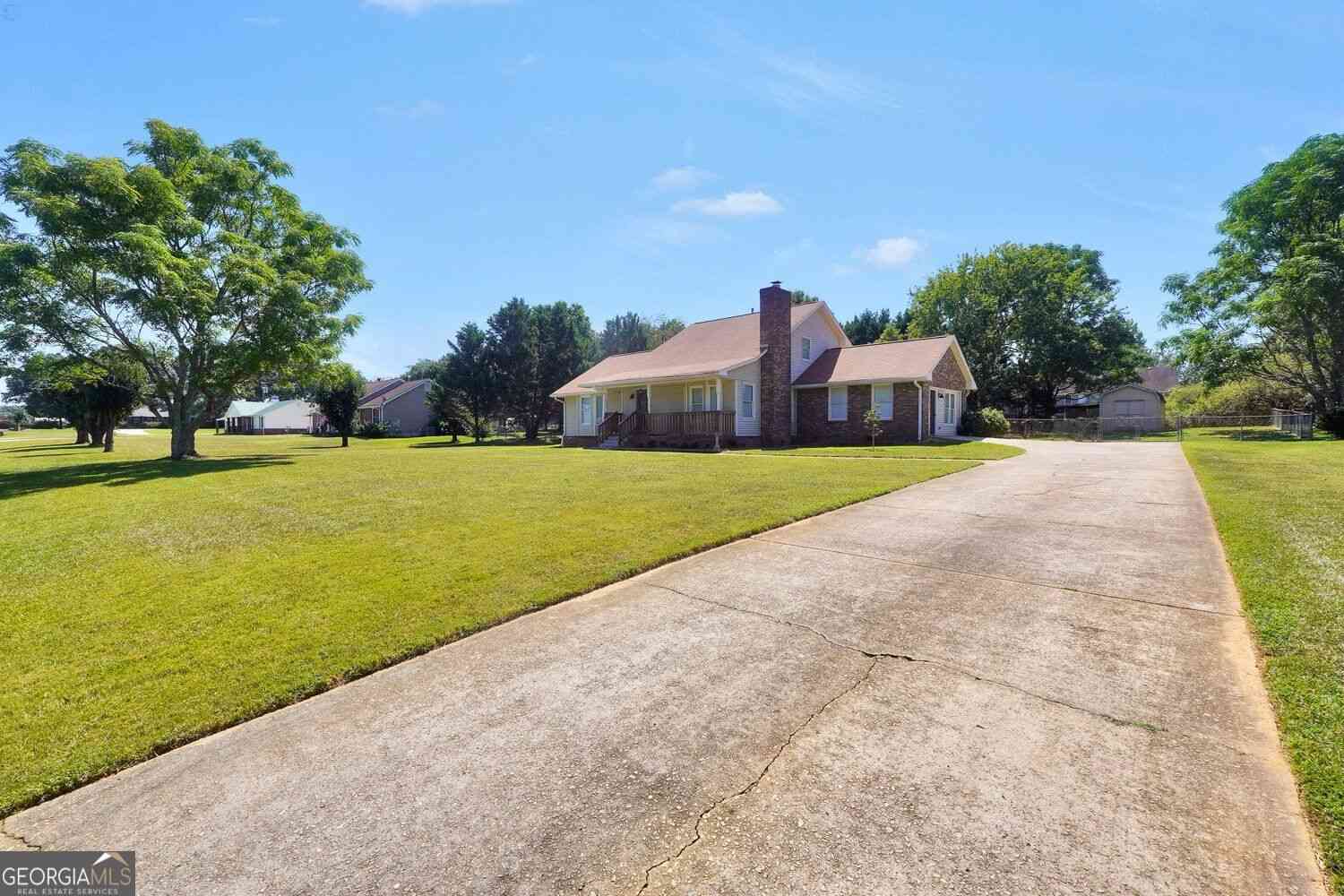Homes For Sale - 105 Overlook Drive<br/> Henry County, McDonough, GA 30252