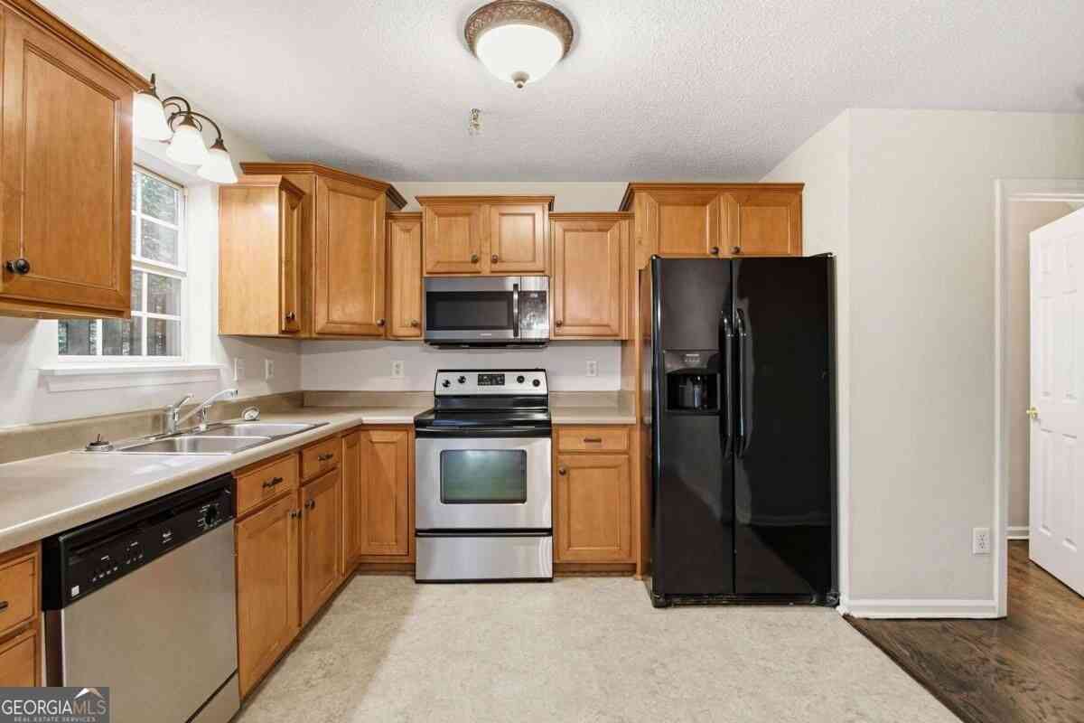 Townhouse For Sale - 208 Park Street #107<br/> Dallas, GA 30132
