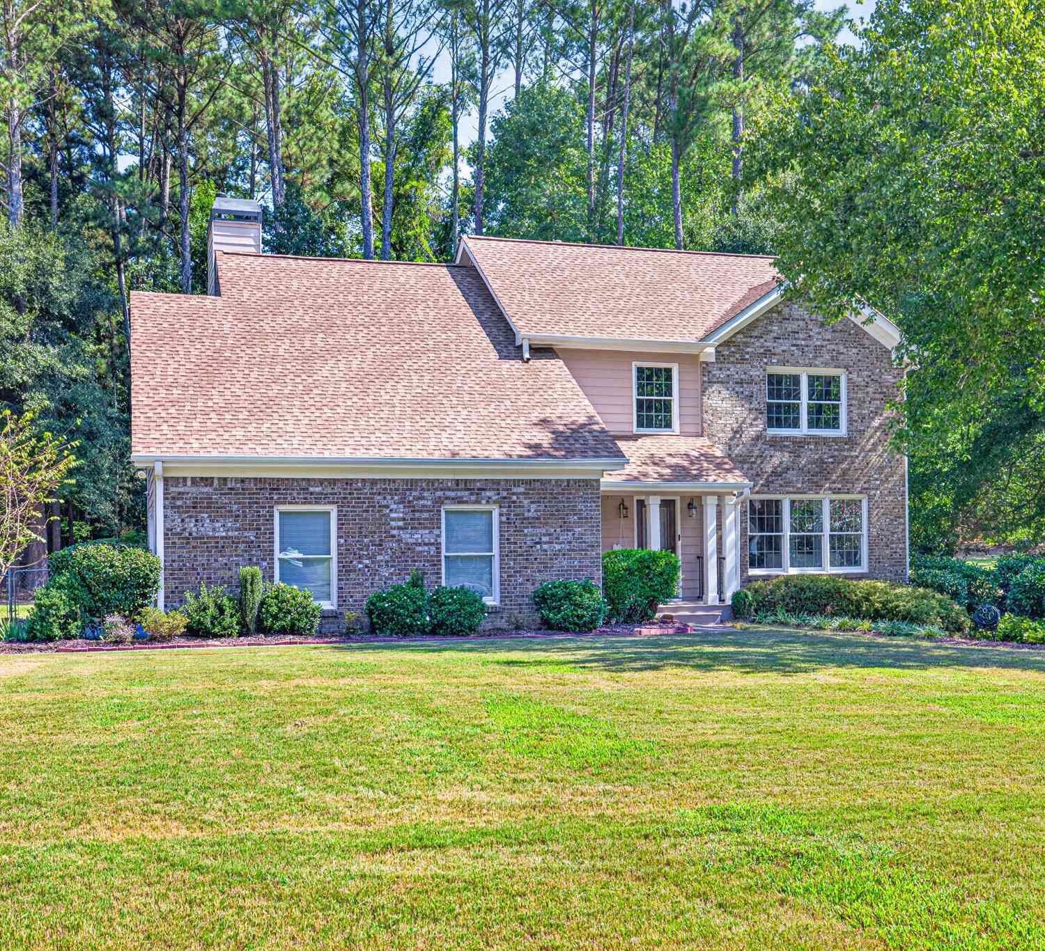 Homes For Sale - 2388 Radbury Lane<br/> Snellville, GA 30078