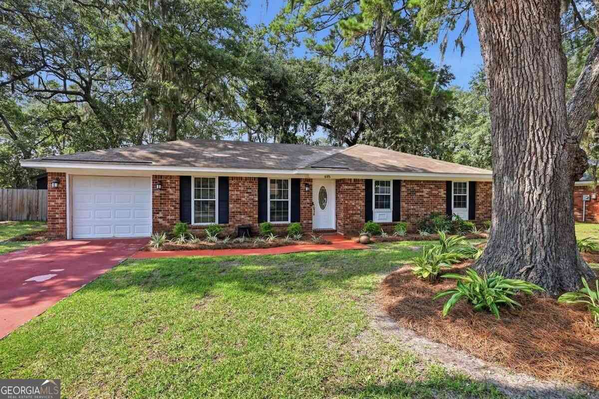 Homes For Sale - 605 Leaning Oaks Drive<br/> Savannah, GA 31410