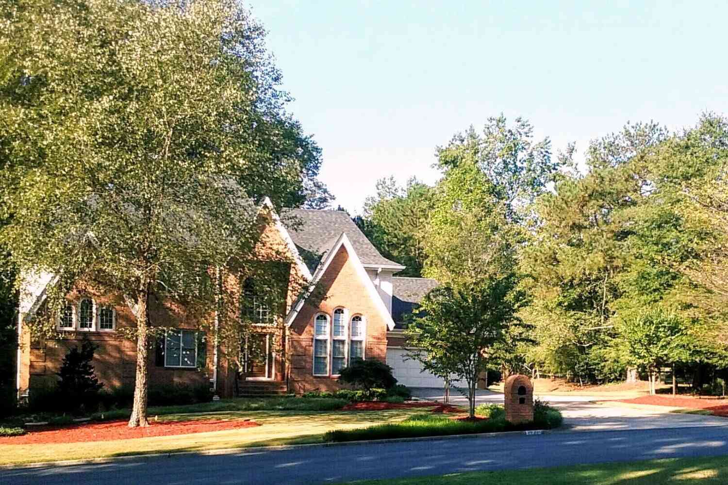 Homes For Sale - 1341 Lakeshore Drive<br/> Gwinnett County, Snellville, GA 30078