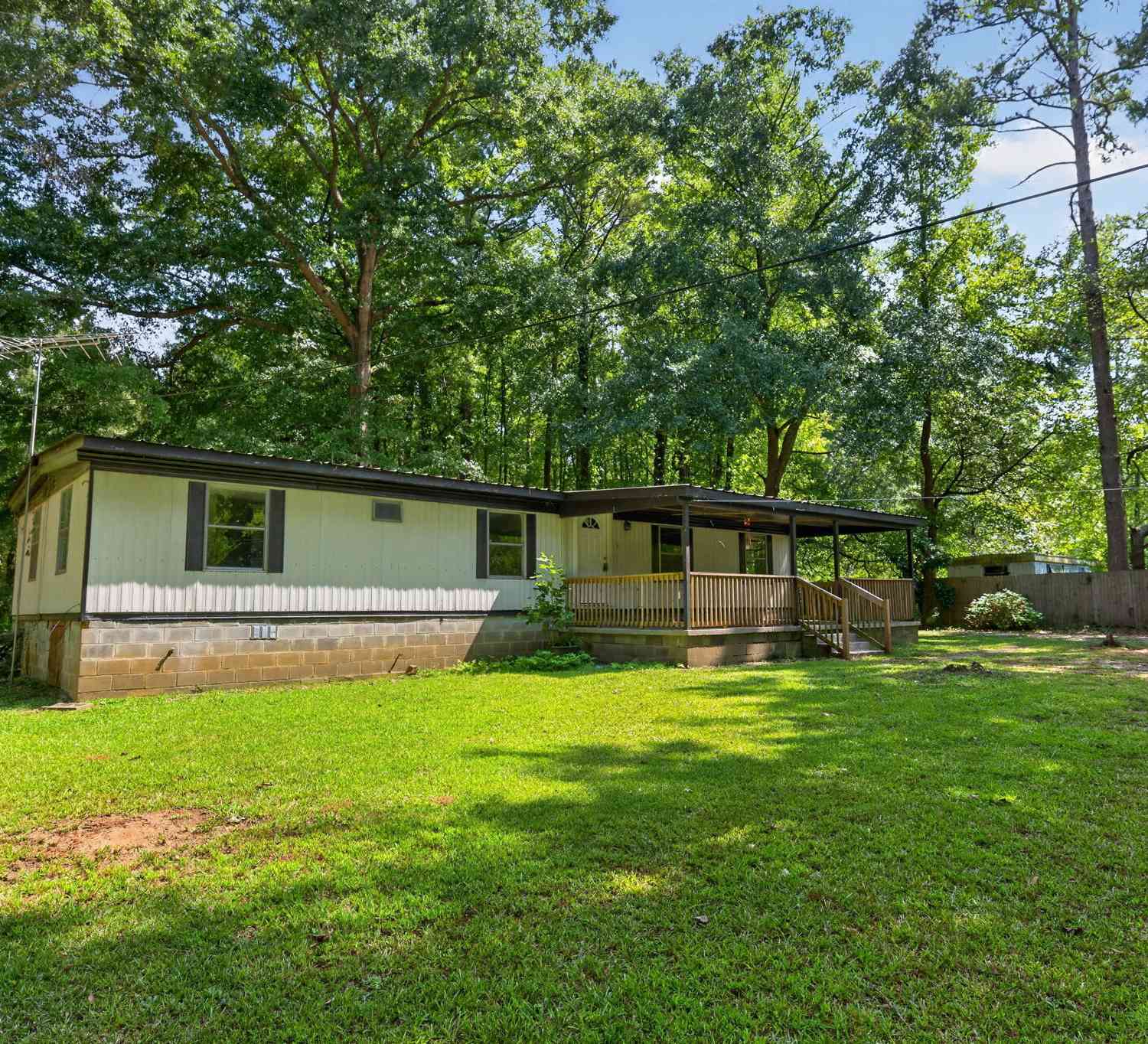 Homes For Sale - 135 White Oak Road<br/> Newnan, GA 30265