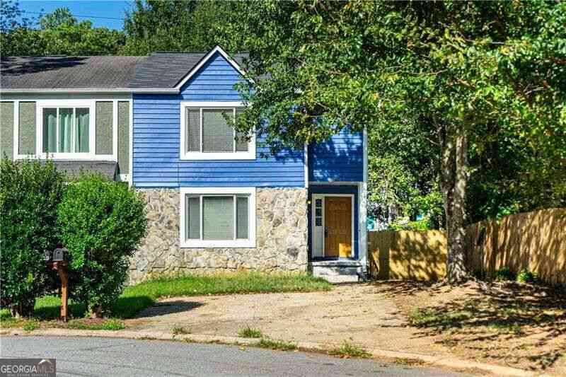 Townhouse For Sale - 1161 Ridgecrest Lane SE<br/> Smyrna, GA 30080