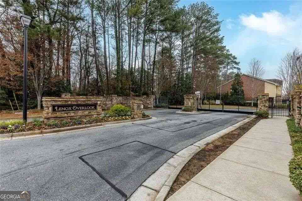 Townhouse For Sale - 1599 Trailview Way NE<br/> Atlanta, GA 30329