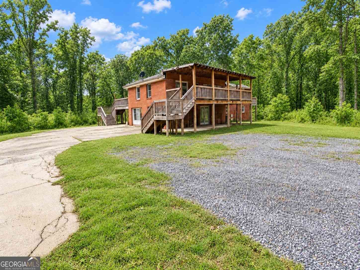 Homes For Sale - 140 Joe Bray Road<br/> Fayetteville, GA 30214