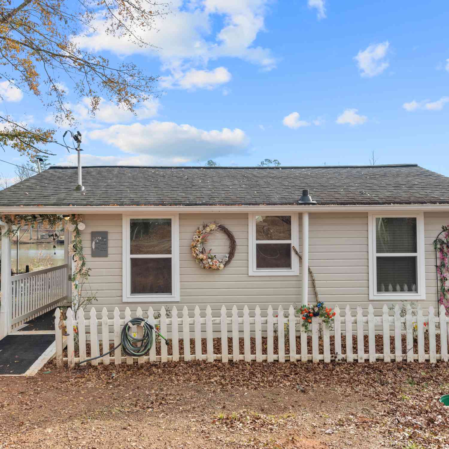 Homes For Sale - 180 Southern Shores Road<br/> Jackson, GA 30233