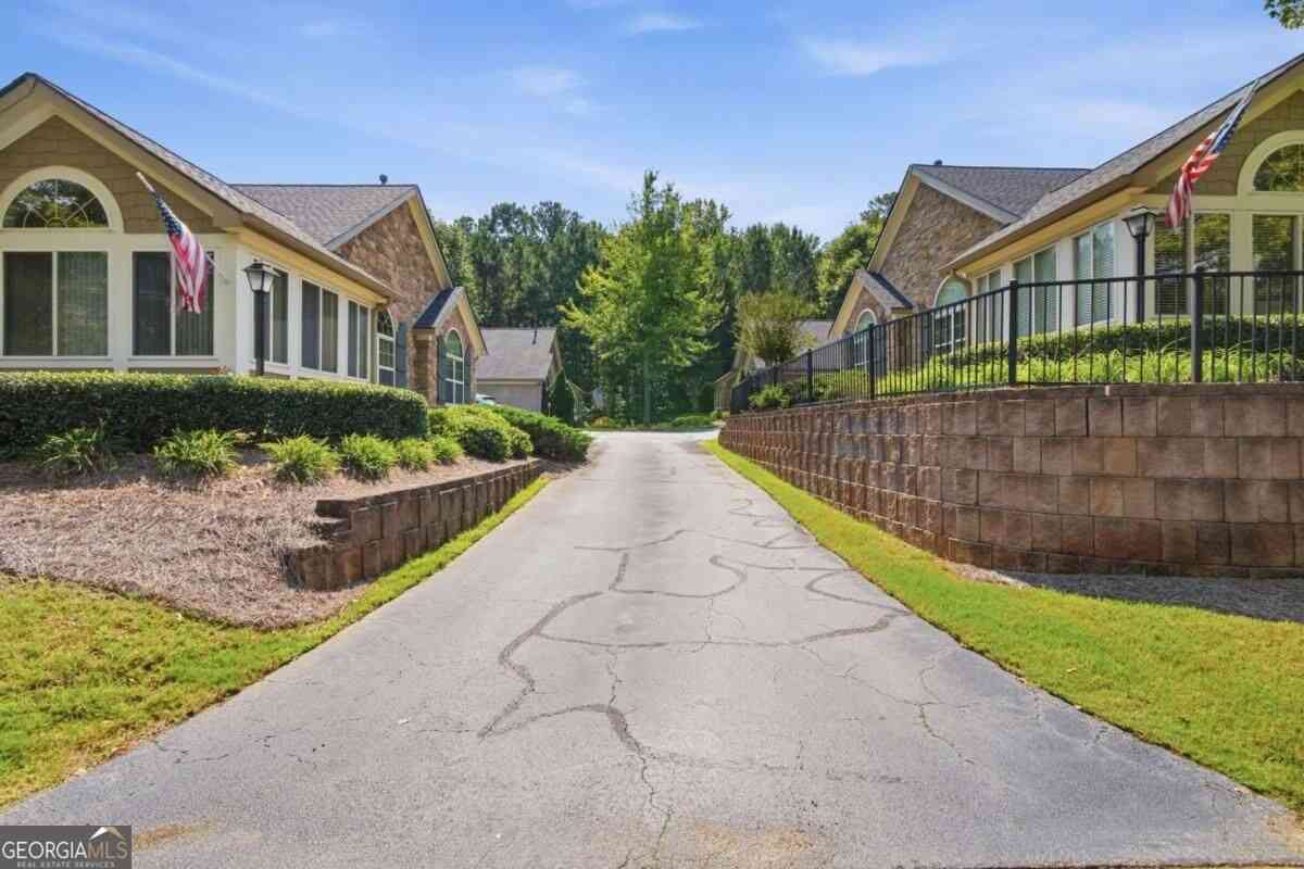 Condo For Sale - 5316 Stone Village Circle NW<br/> Kennesaw, GA 30152
