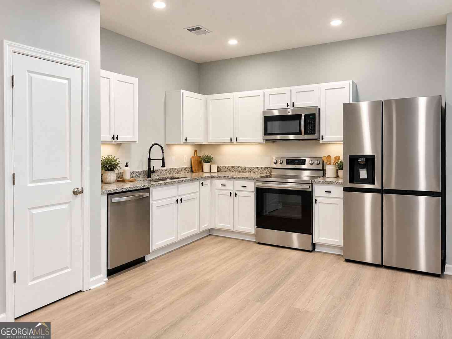 Townhouse For Sale - 6368 Kennonbriar Court<br/> Dekalb County, Lithonia, GA 30058