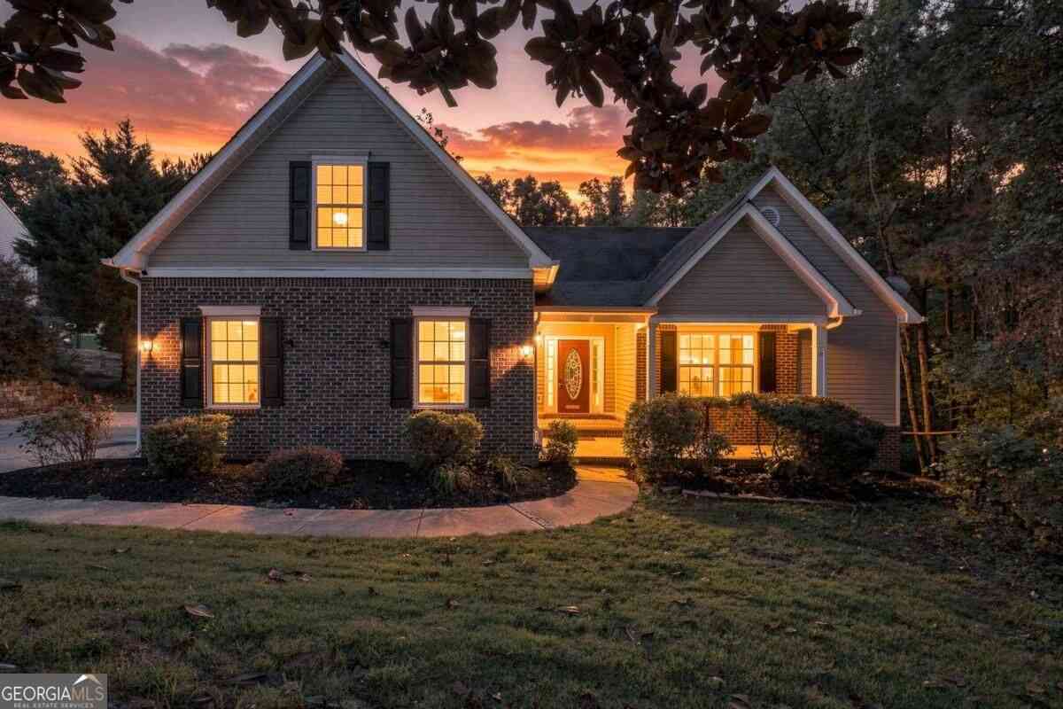 Homes For Sale - 6749 Carriage Walk Lane<br/> Flowery Branch, GA 30542