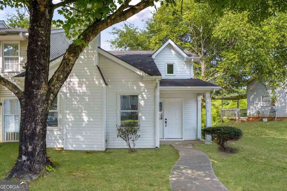 Townhouse For Sale - 2176 Wellington Circle<br/> Dekalb County, Lithonia, GA 30058