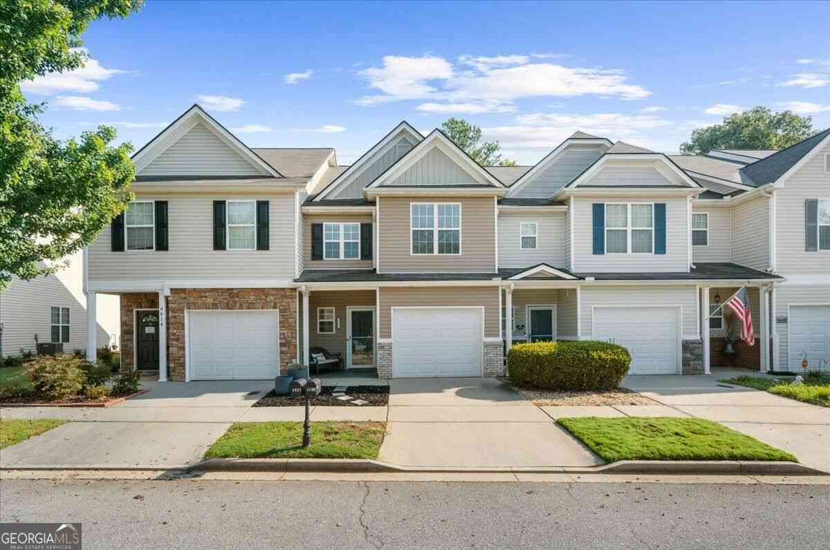 Townhouse For Sale - 4612 Beacon Ridge Lane<br/> Flowery Branch, GA 30542