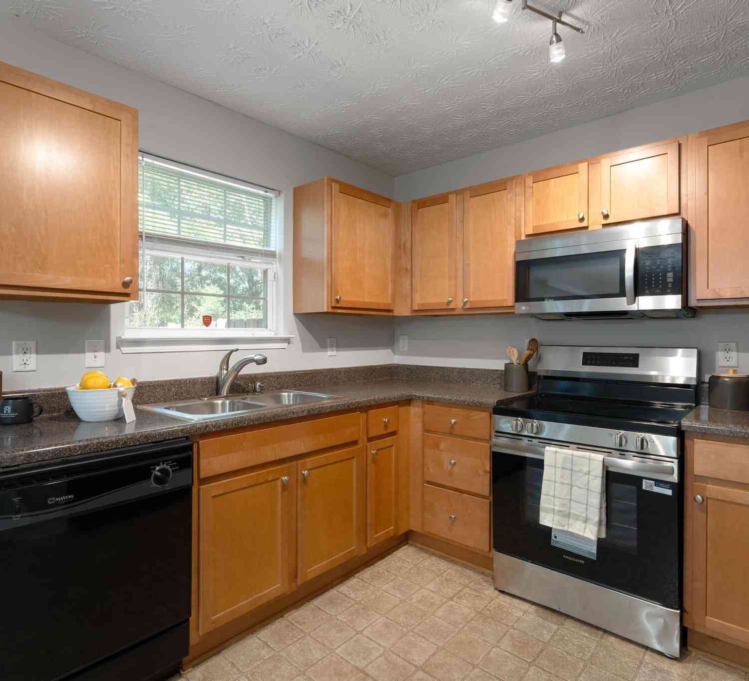 Townhouse For Sale - 684 Georgetown Court<br/> Clayton County, Jonesboro, GA 30236