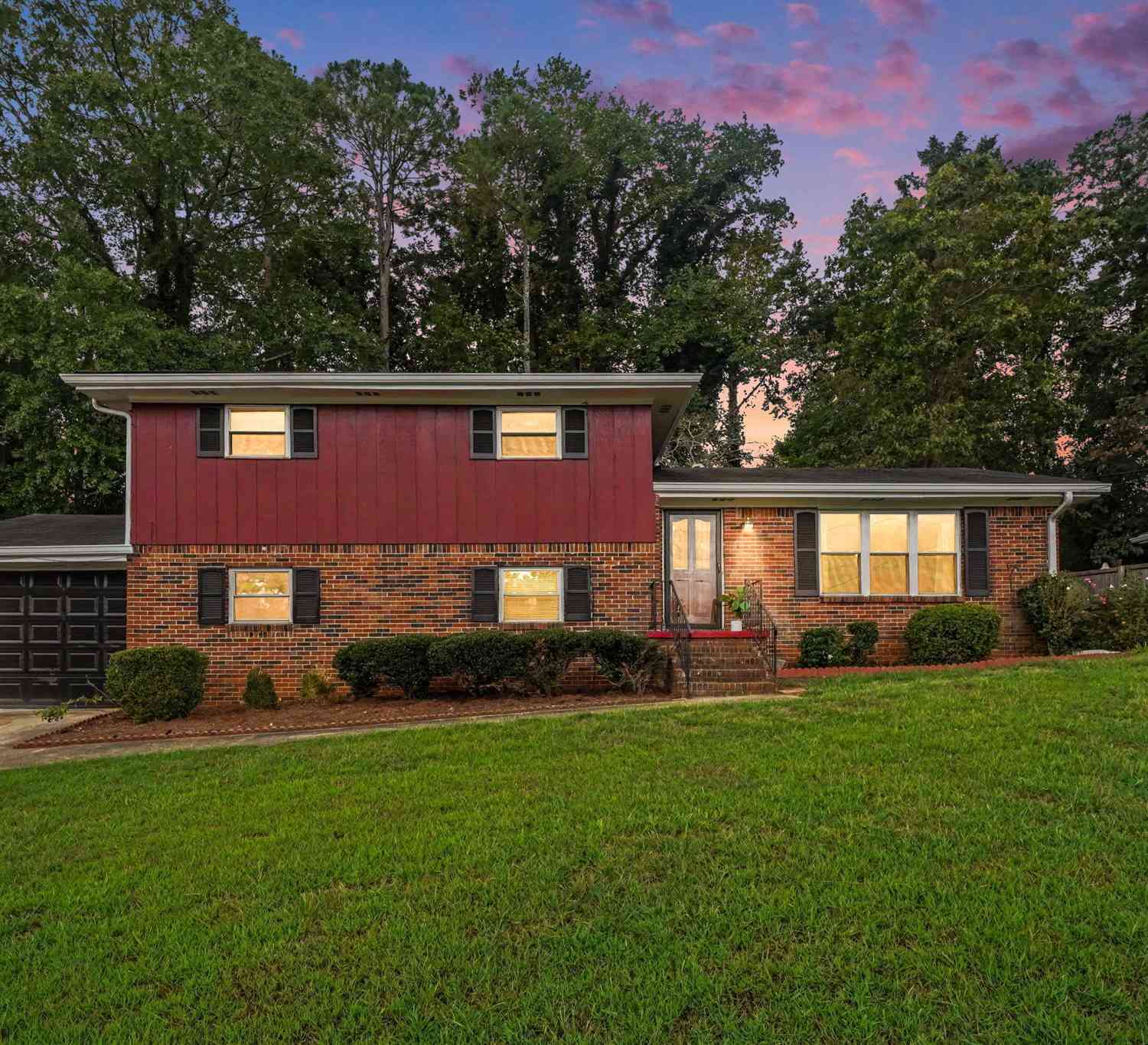 Homes For Sale - 2959 Edna Lane<br/> Decatur, GA 30032