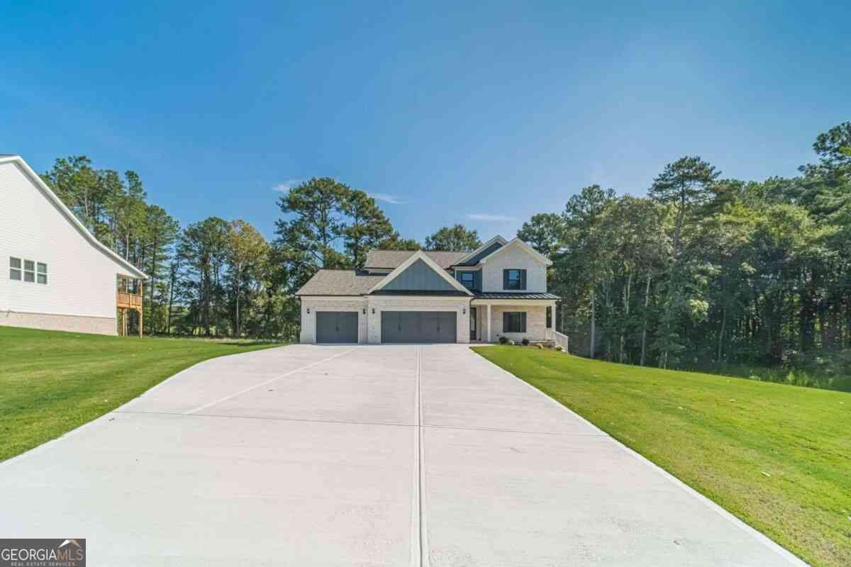 Homes For Sale - 2736 Thomas View Court<br/> Loganville, GA 30052