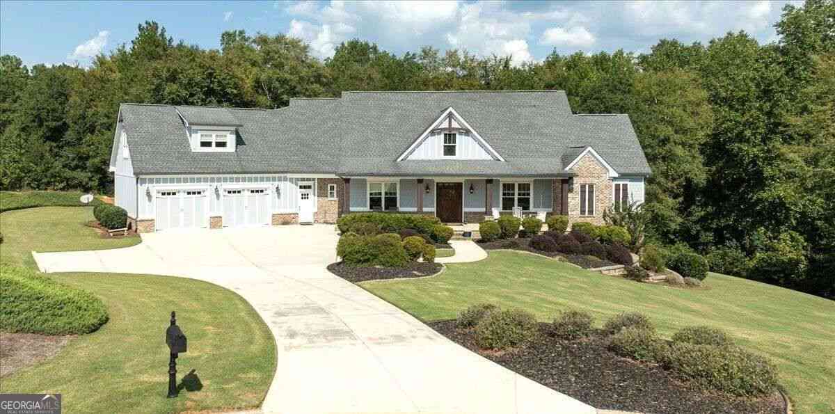 Homes For Sale - 617 Skyland Drive<br/> Hoschton, GA 30548