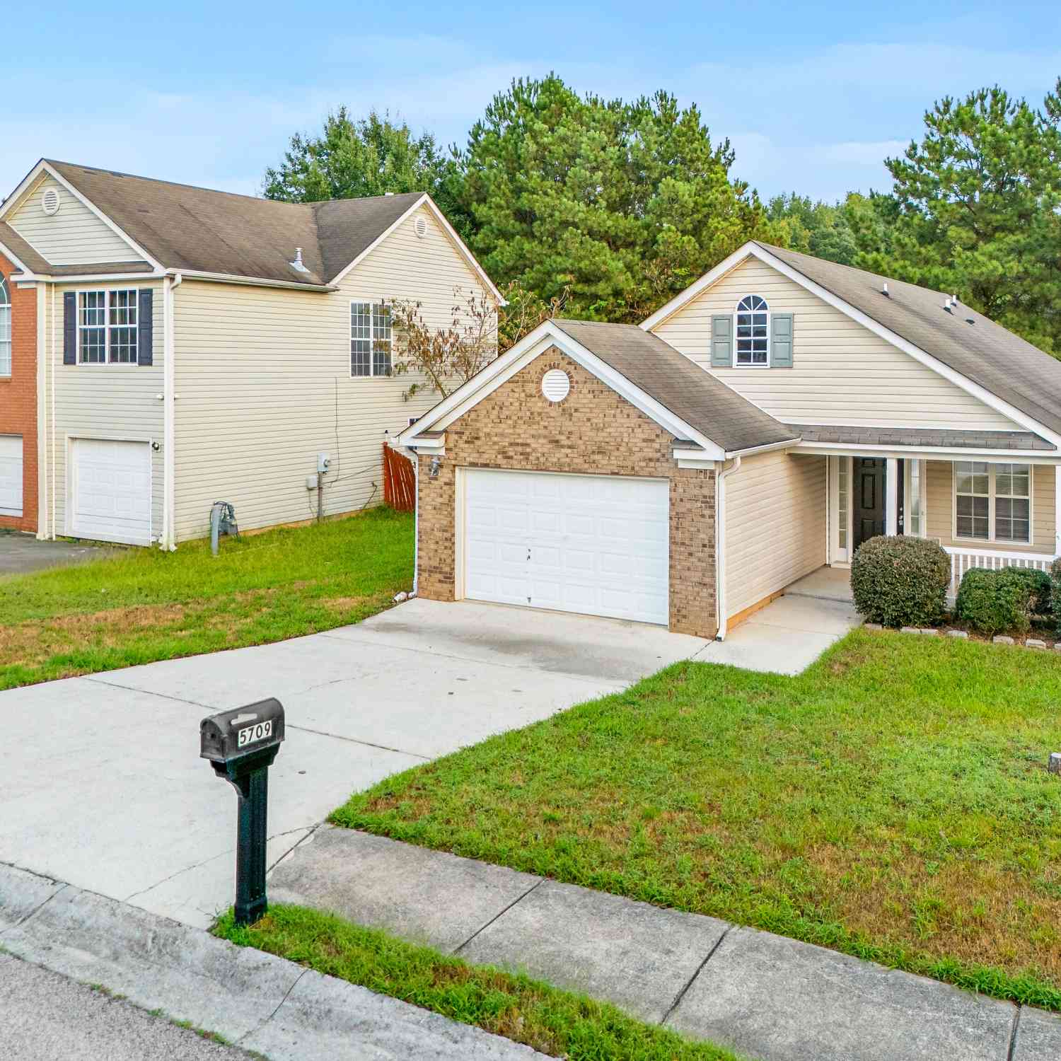 Homes For Sale - 5709 Rockaway Drive<br/> Union City, GA 30291