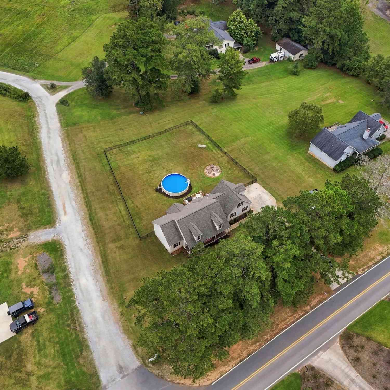 Homes For Sale - 405 Turner Rd<br/> Newnan, GA 30263