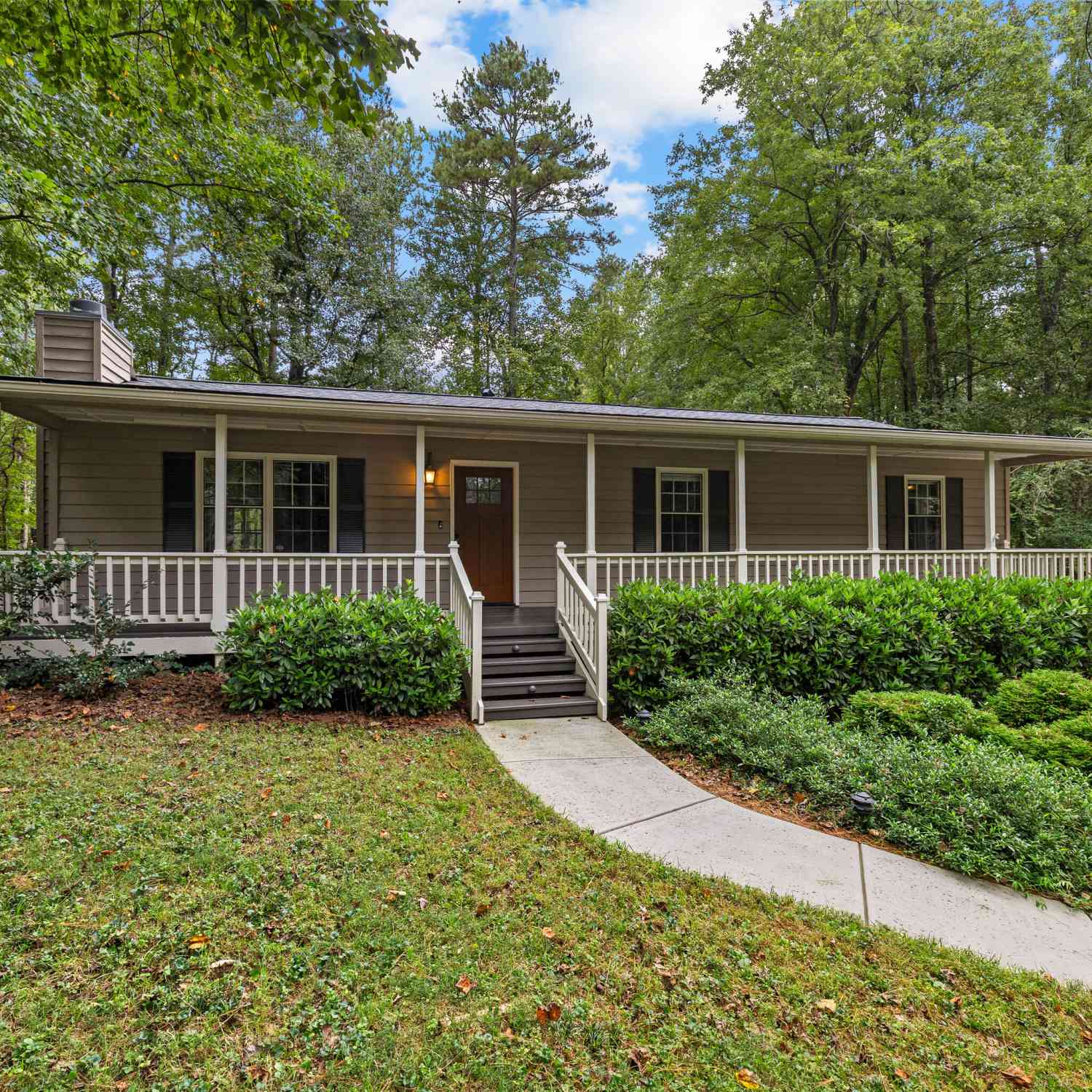Homes For Sale - 3465 Broxton Mill Way<br/> Snellville, GA 30039