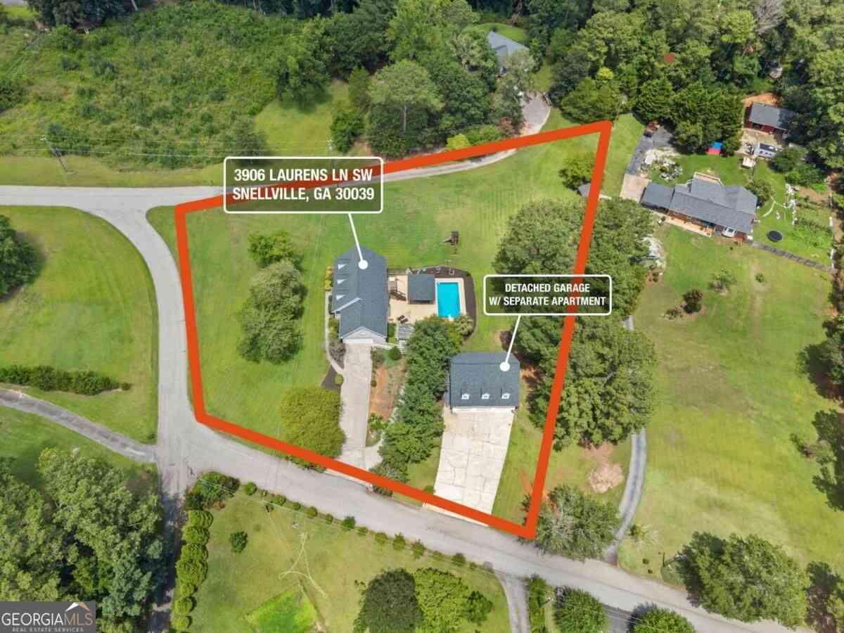Homes For Sale - 3906 Laurens Lane<br/> Snellville, GA 30039