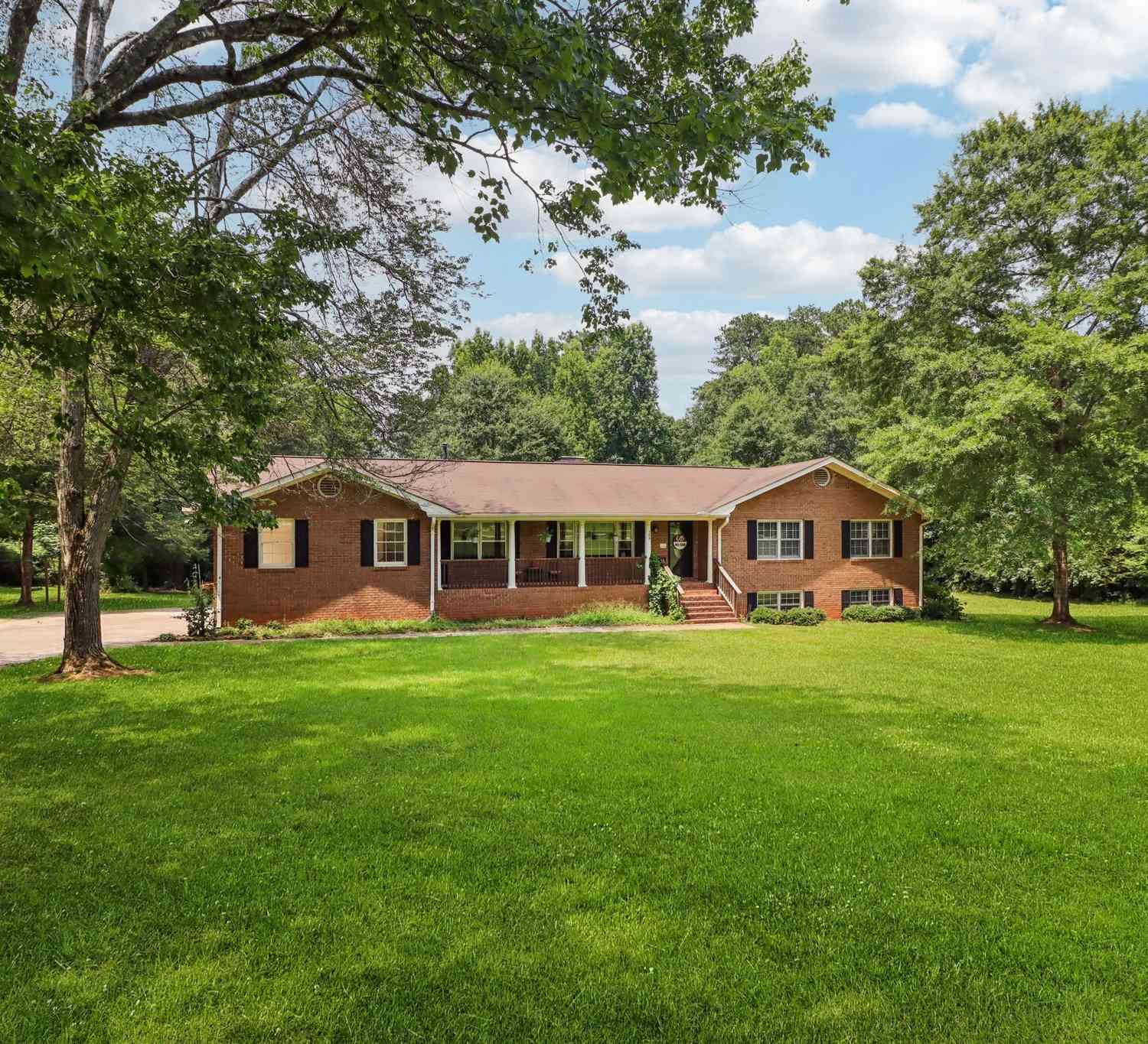 Homes For Sale - 508 E Boyd Road<br/> Hogansville, GA 30230