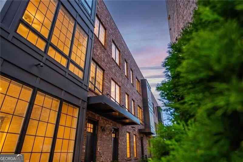 Townhouse For Sale - 287 Castleberry Hill Walk SW<br/> Fulton County, Atlanta, GA 30313