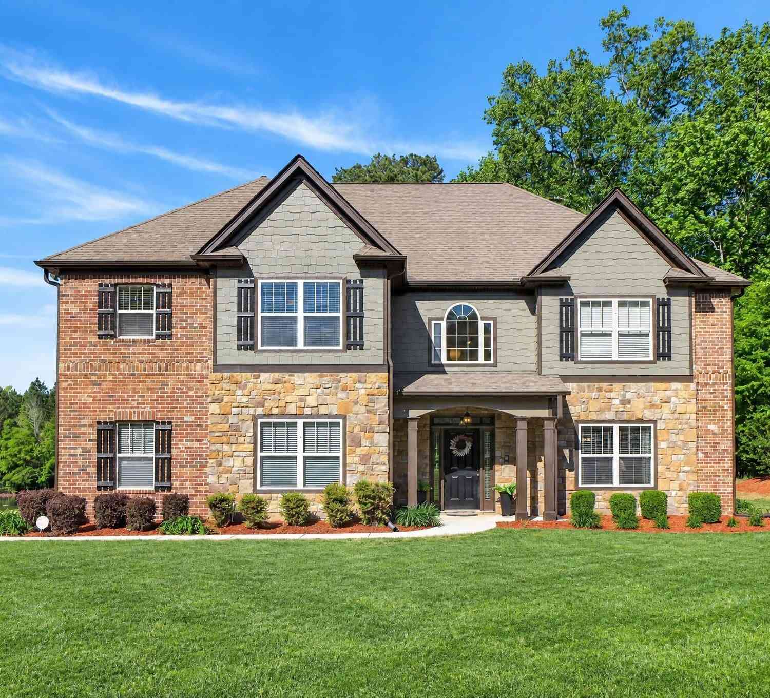 Homes For Sale - 3 Westwood Lake Drive<br/> Coweta County, Newnan, GA 30263