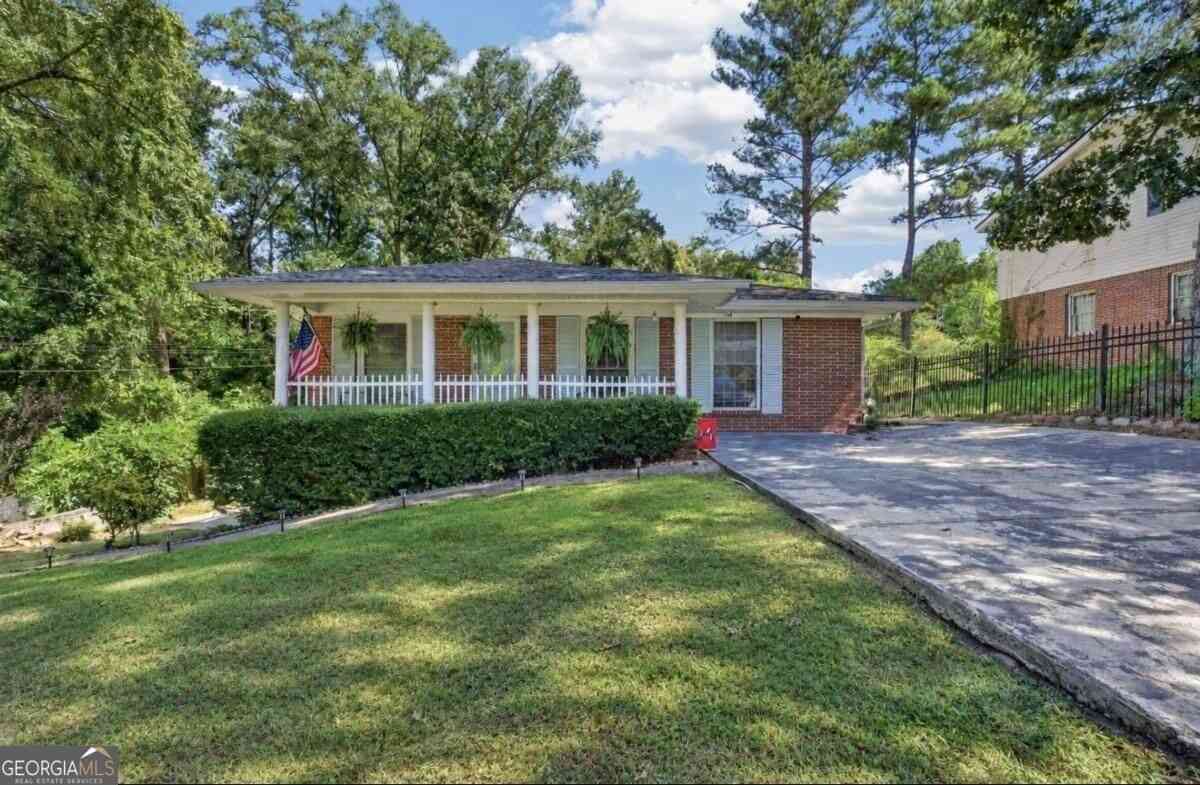 Homes For Sale - 114 SW Sycamore Road<br/> Milledgeville, GA 31061