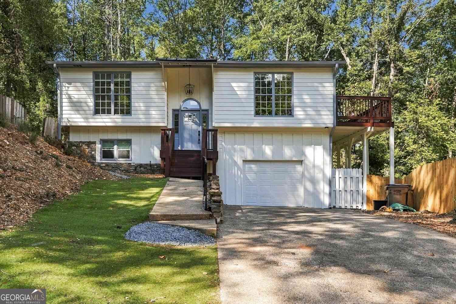 Homes For Sale - 707 Copper Trace Way<br/> Woodstock, GA 30189