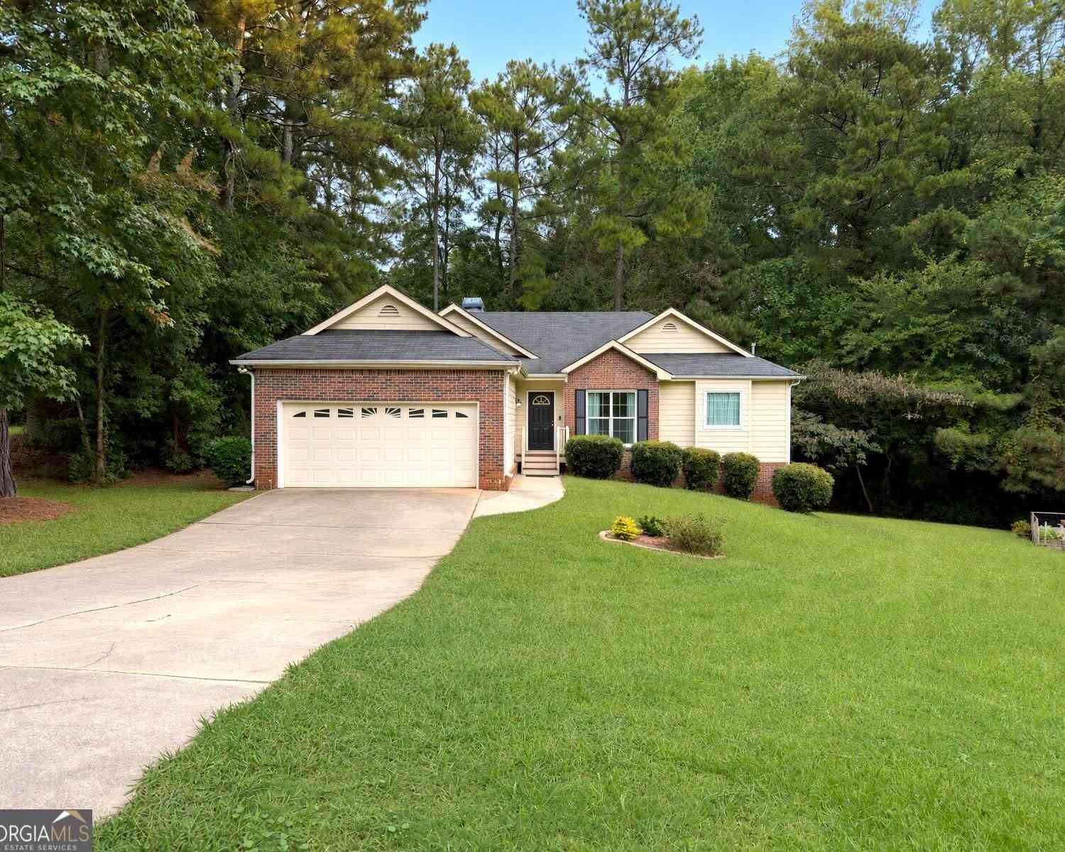 Homes For Sale - 112 Trestle Court<br/> Stockbridge, GA 30281