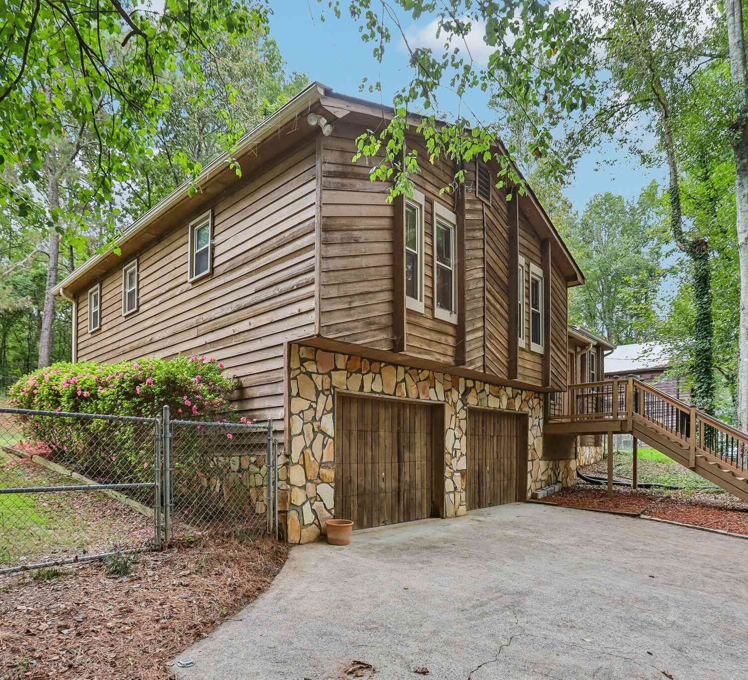 Homes For Sale - 231 Sabrina Court<br/> Woodstock, GA 30188