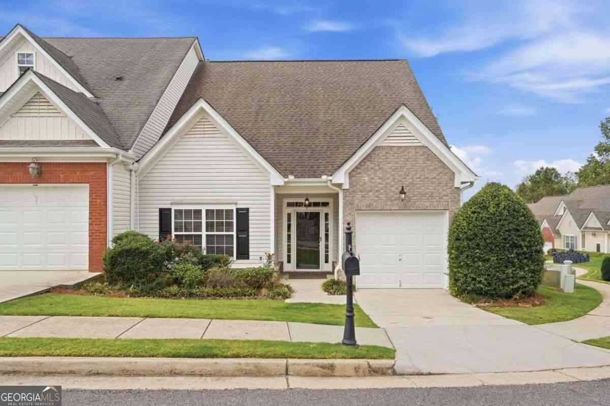 Townhouse For Sale - 135 Riley Circle<br/> Dawsonville, GA 30534