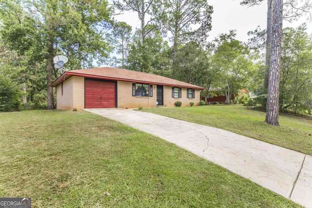 Homes For Sale - 316 Peach Circle<br/> Fort Valley, GA 31030