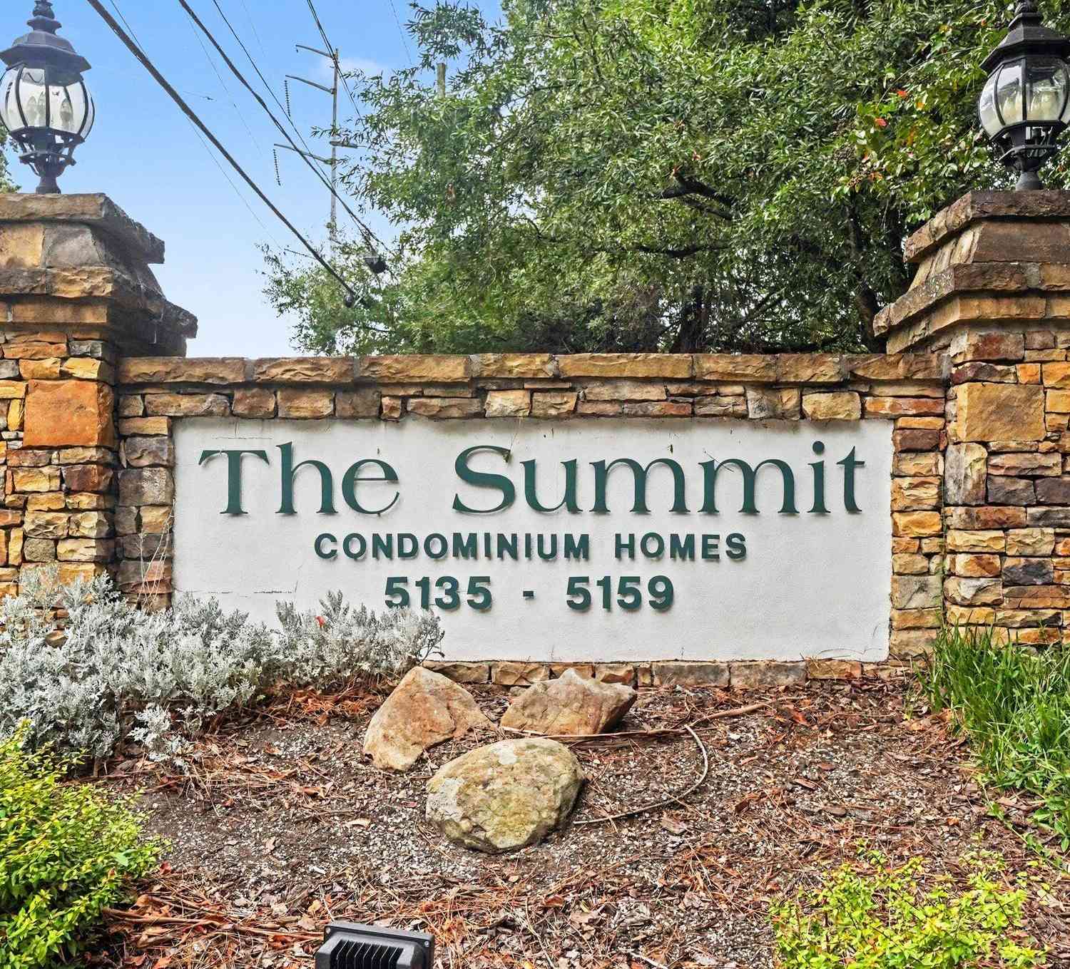 Condo For Sale - 5157 Roswell Road #8<br/> Sandy Springs, GA 30342