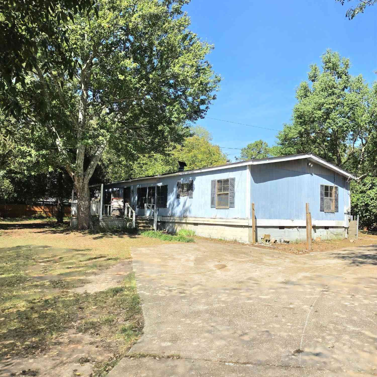 Homes For Sale - 1670 Lake Jodeco Road<br/> Jonesboro, GA 30236