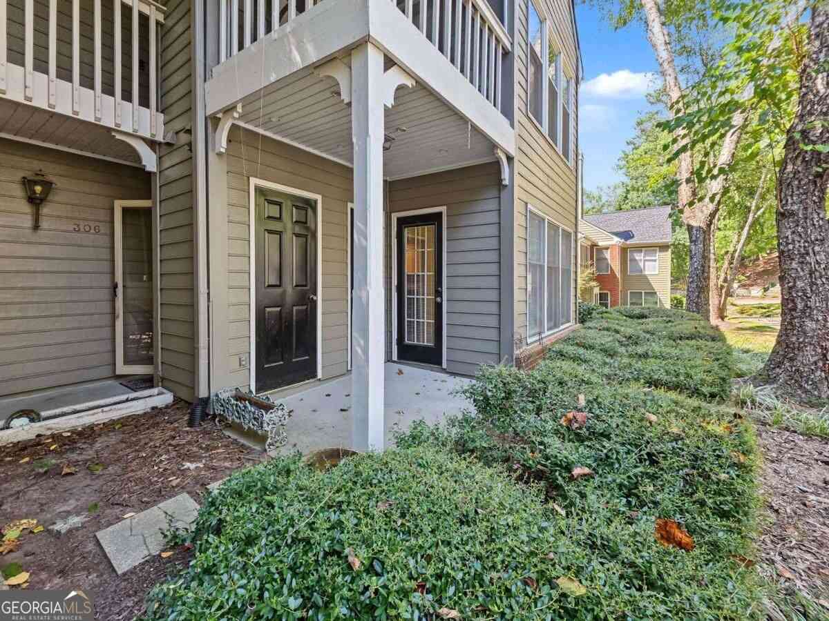 Condo For Sale - 306 Bainbridge Drive<br/> Sandy Springs, GA 30327
