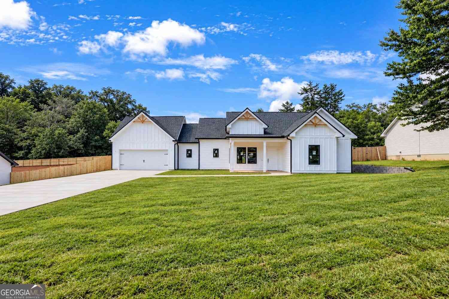Homes For Sale - 1350 Waverly Way<br/> Monroe, GA 30656