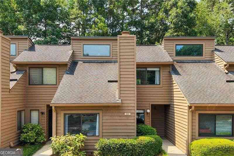 Condo For Sale - 304 Parkaire Crossing<br/> Marietta, GA 30068