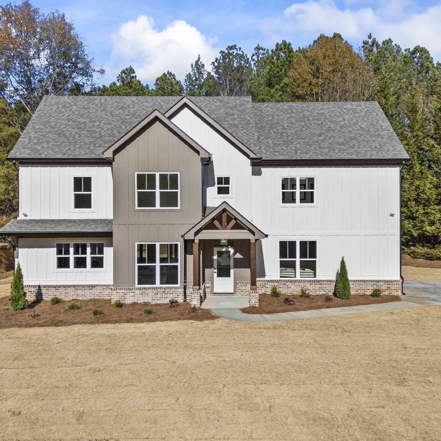 Homes For Sale - 1040 Greenwood Circle<br/> Madison, GA 30650