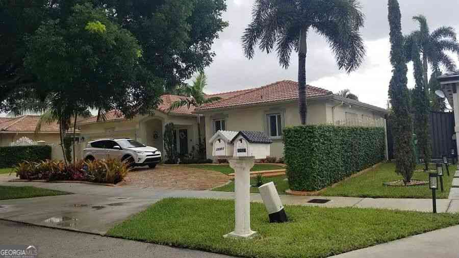 Homes For Sale - 15957 NW 77th Place<br/> Miami Lakes, FL 33016