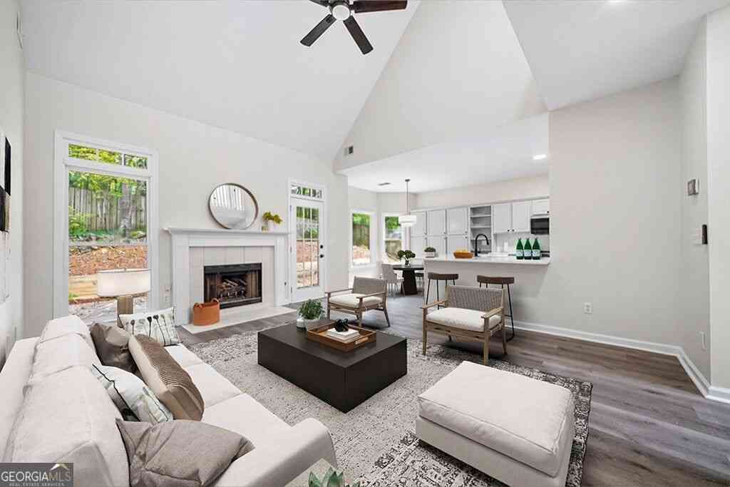 Homes For Sale - 4052 Thornbrook Lane<br/> Marietta, GA 30066