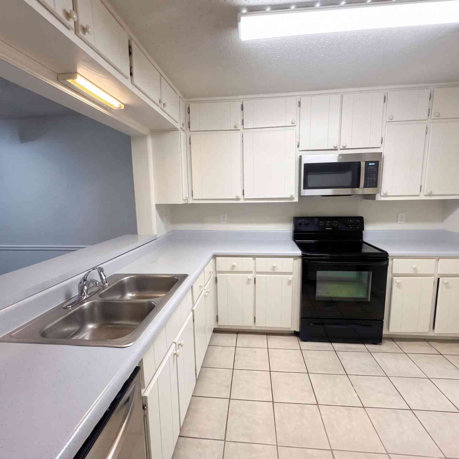 Townhouse For Sale - 5997 Wintergreen Road<br/> Norcross, GA 30093